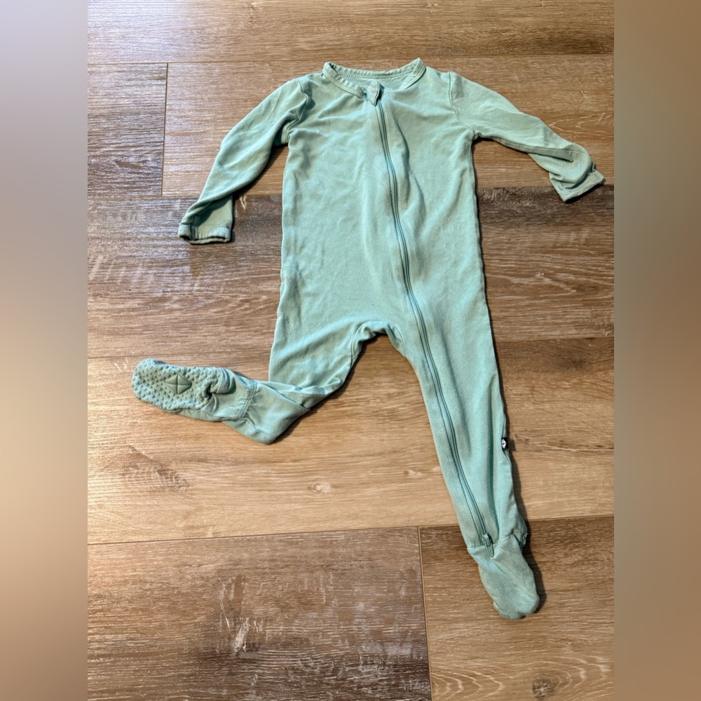 Kyte Baby Wasabi Zippered Footie 6-12 months